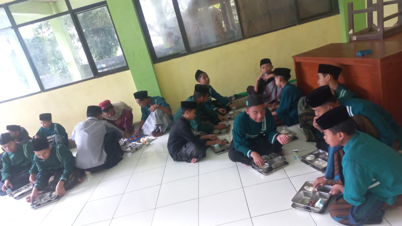 santri pun ikut bahagia dengan adanya MBG