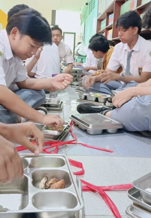 nikmati menu hari ini  dengan rasa syukur